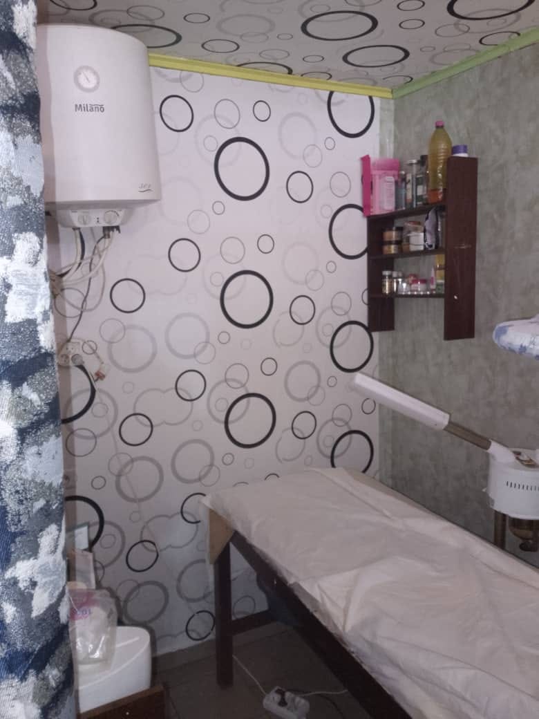 Salon de coiffure à vendre à Mimboman terminus