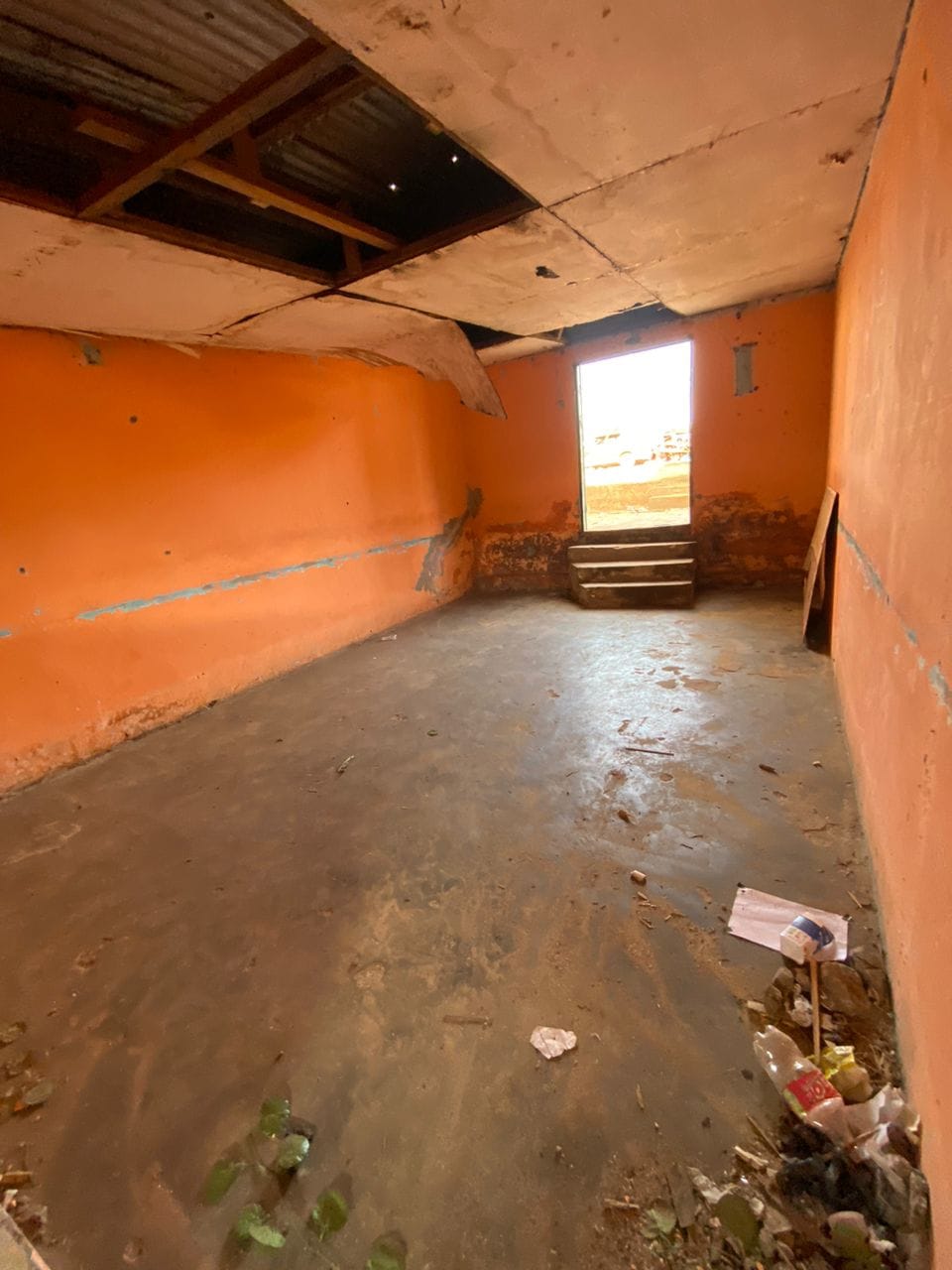 Vaste Boutique à louer à Nsam