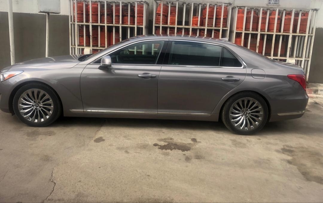 Luxueuse GENESIS G90 5.0 VIP LIMOUSINE présidentielle