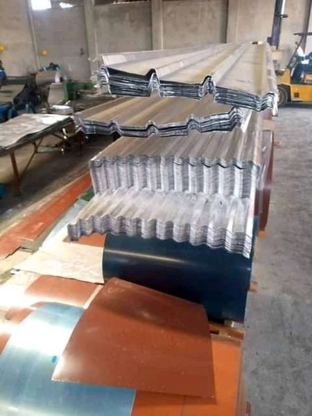 NOUS LIQUIDONS TÖLES BACS TUILES LISSES ONDULEES TUILES METROBOND ET ACCESSOIRES