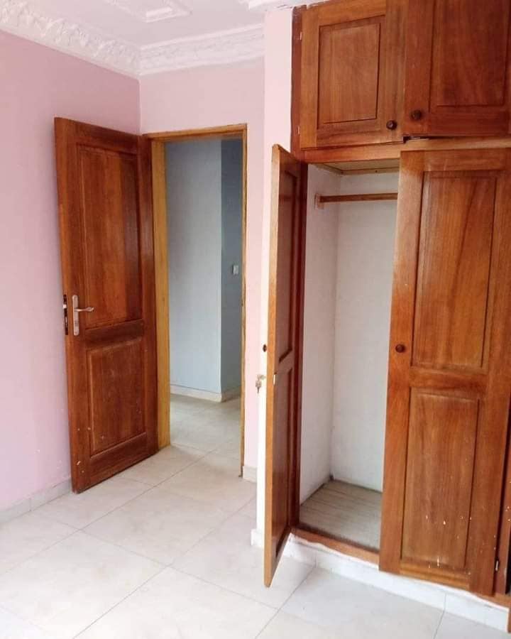 Appartement à Ngousso avec clim eau chaude gardien parking