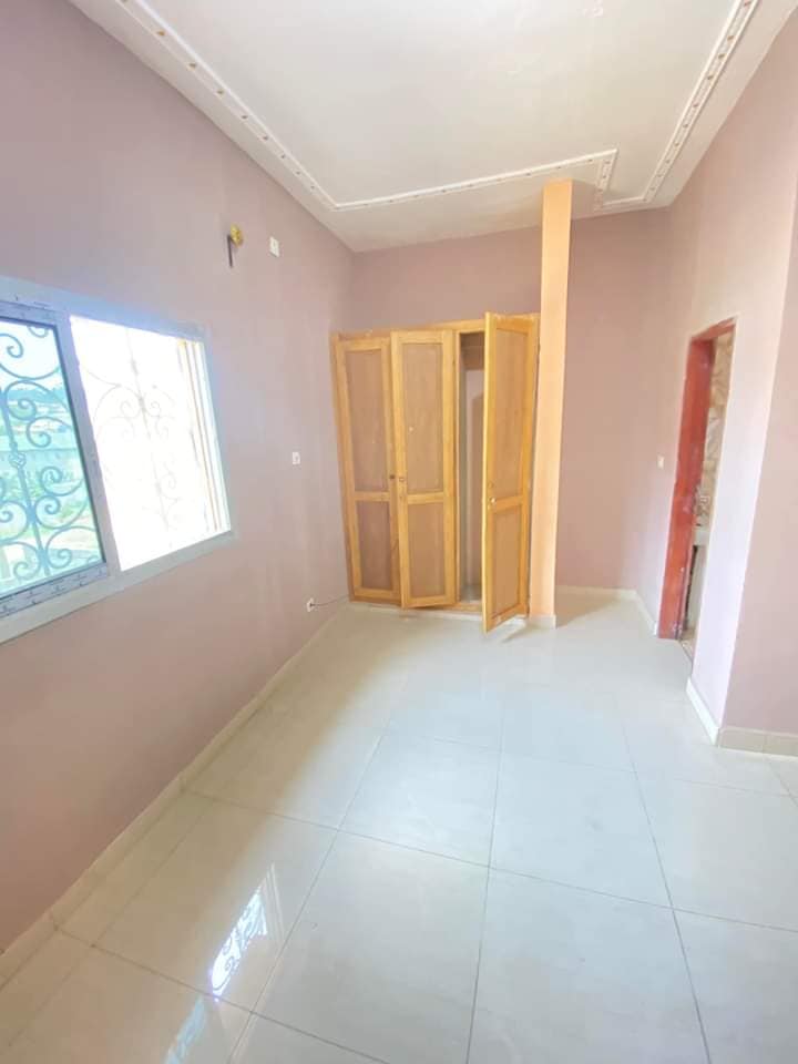 Bel Appartement avec parking forage à Etoudi