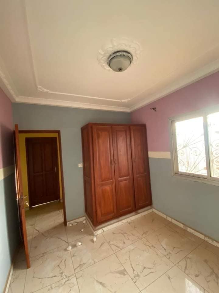 Appartement neuf avec parking forage à Odza