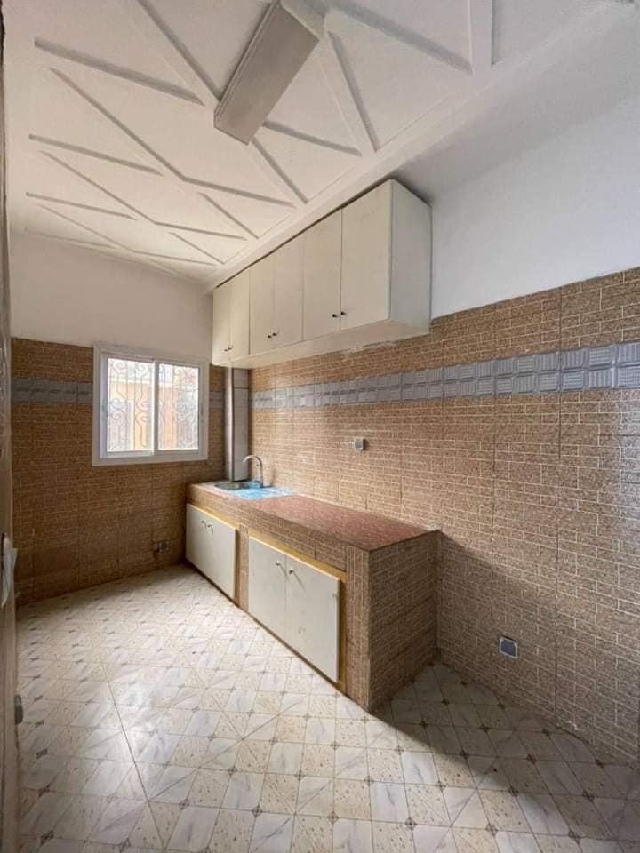 Appartement haut standing neuf avec gardien clim eau chaude caméra fibre optique à Santa barbara
