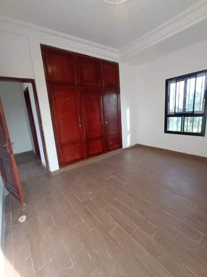 Beau Studio haut standing à Odza B12