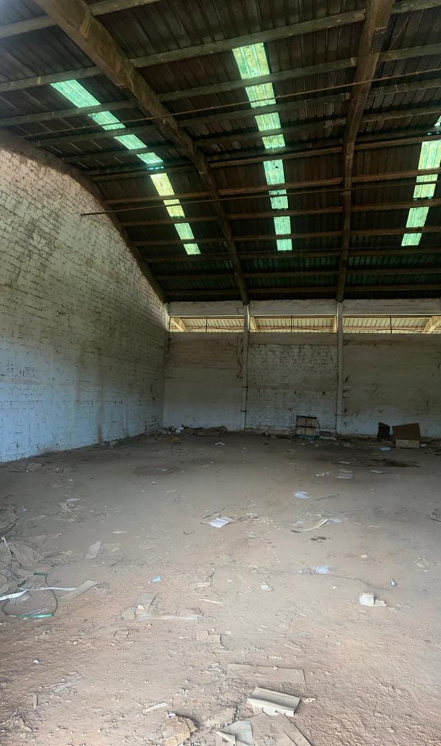 ENTREPÔT A LOUER à Elig Essono