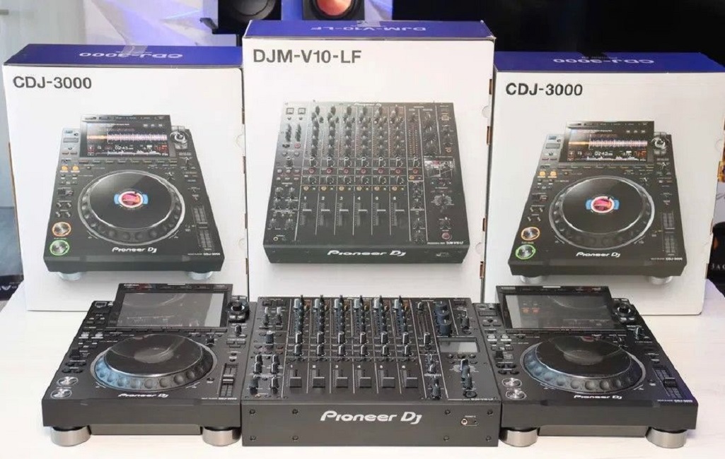 Pioneer CDJ-3000 Multi-Player / Pioneer DJM-A9 DJ Mixer / Pioneer DJM-V10-LF / Pioneer DJM-S11 Pioneer CDJ-3000 Multi-Player / Pioneer DJM-A9 DJ Mixer / Pioneer DJM-V10-LF / Pioneer DJM-S11