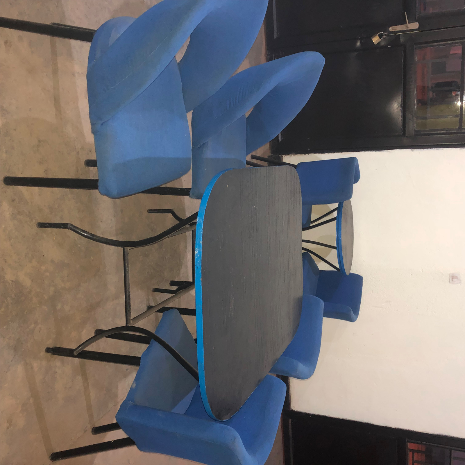 Sell kitchen equipment + furniture.