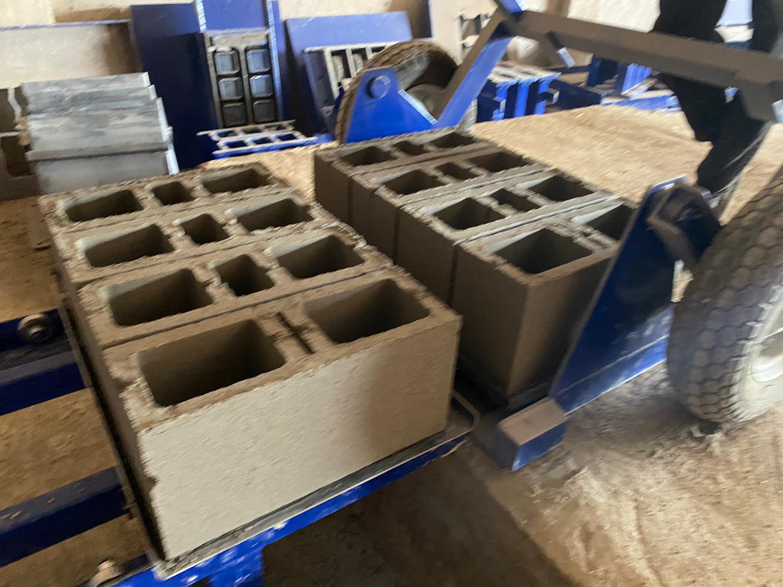 Pondeuse a parpaing semi-automatique OTT 3.1 SA