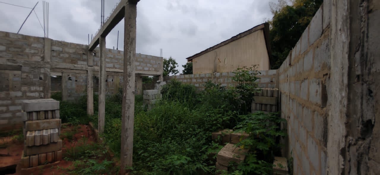 maison inachevée à vendre