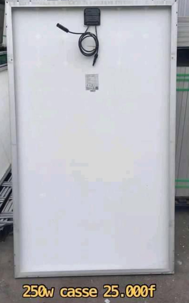 Panneaux 🪧 250W Casse à bon prix 25 000 FCFA ENGROS et unité 27500f 69-36-94-06/71-79-79-08