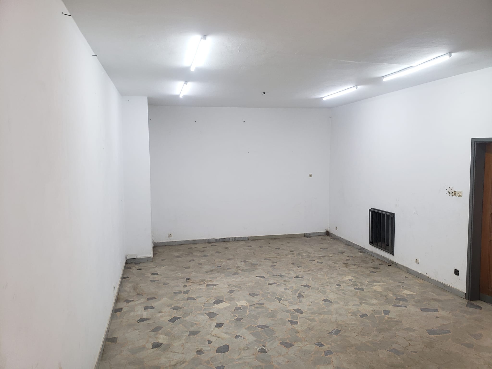 Boutique/Bureau à louer