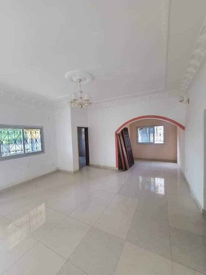 Appartement neuf avec gardien parking forage à Odza terminus lieu dit vie tranquille