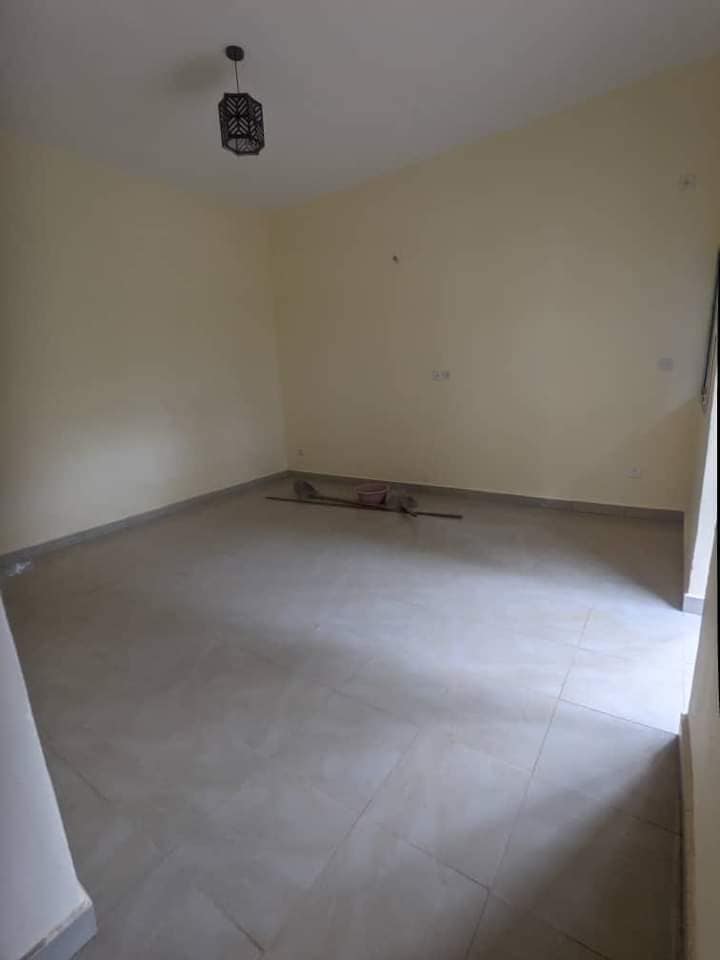 Immeuble neuf de studios avec forage prépayé à Odza Messamendongo