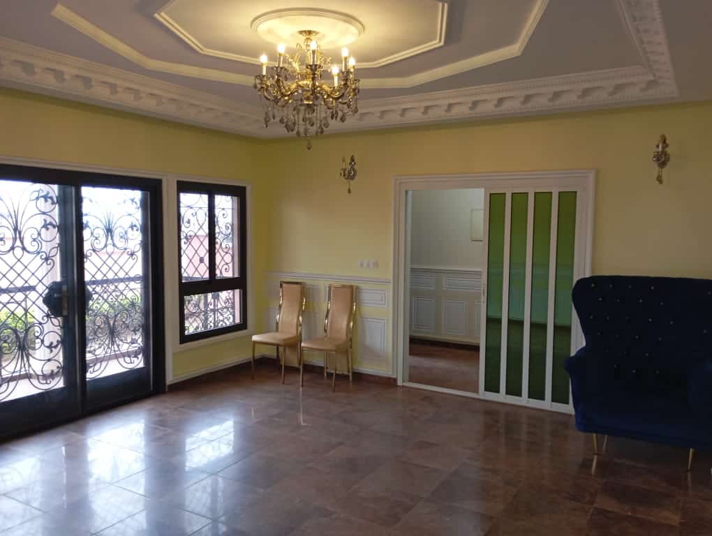 Belle villa à Odza dans une zone résidentielle