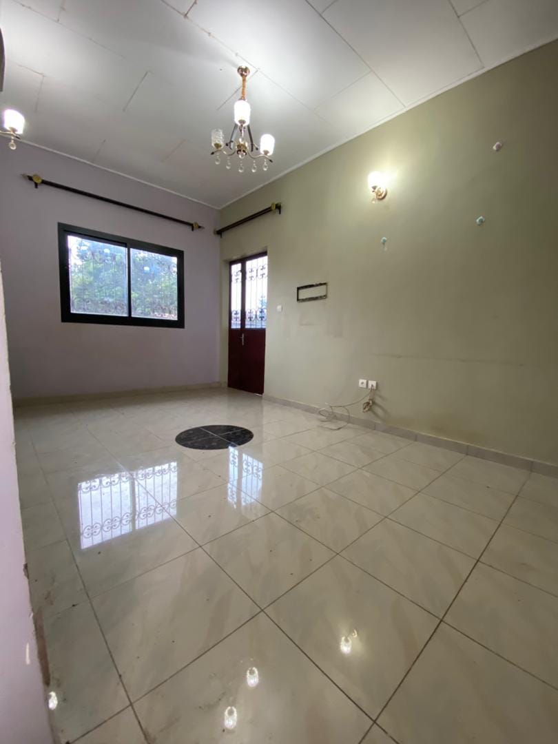 Studio neuf avec parking forage à Simbock