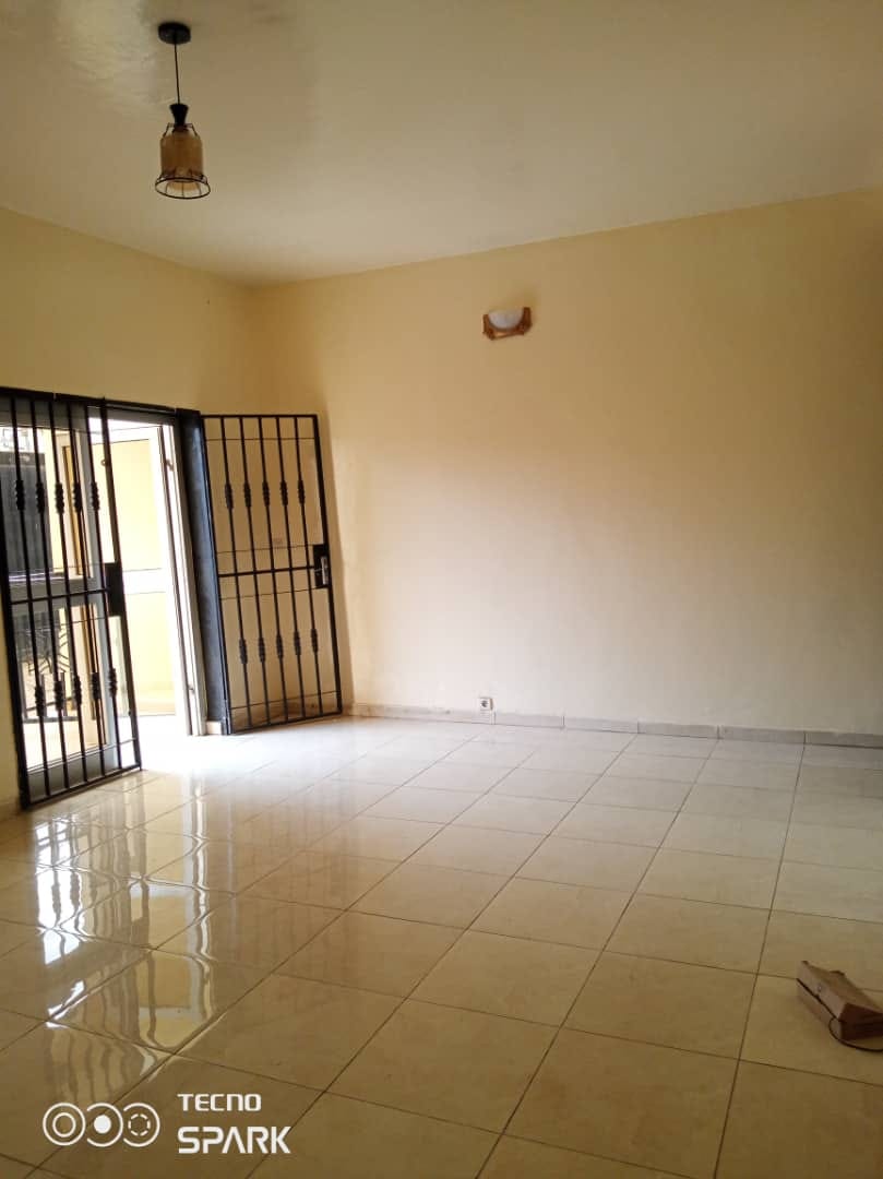 Appartement avec gardien parking forage à Essos