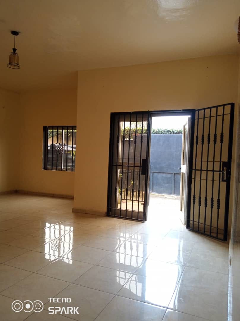 Appartement avec gardien parking forage à Essos