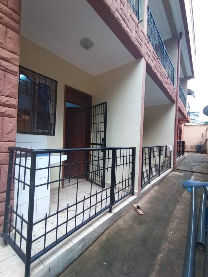 Bel appartement Eau chaude gardien parking forage à Ahala