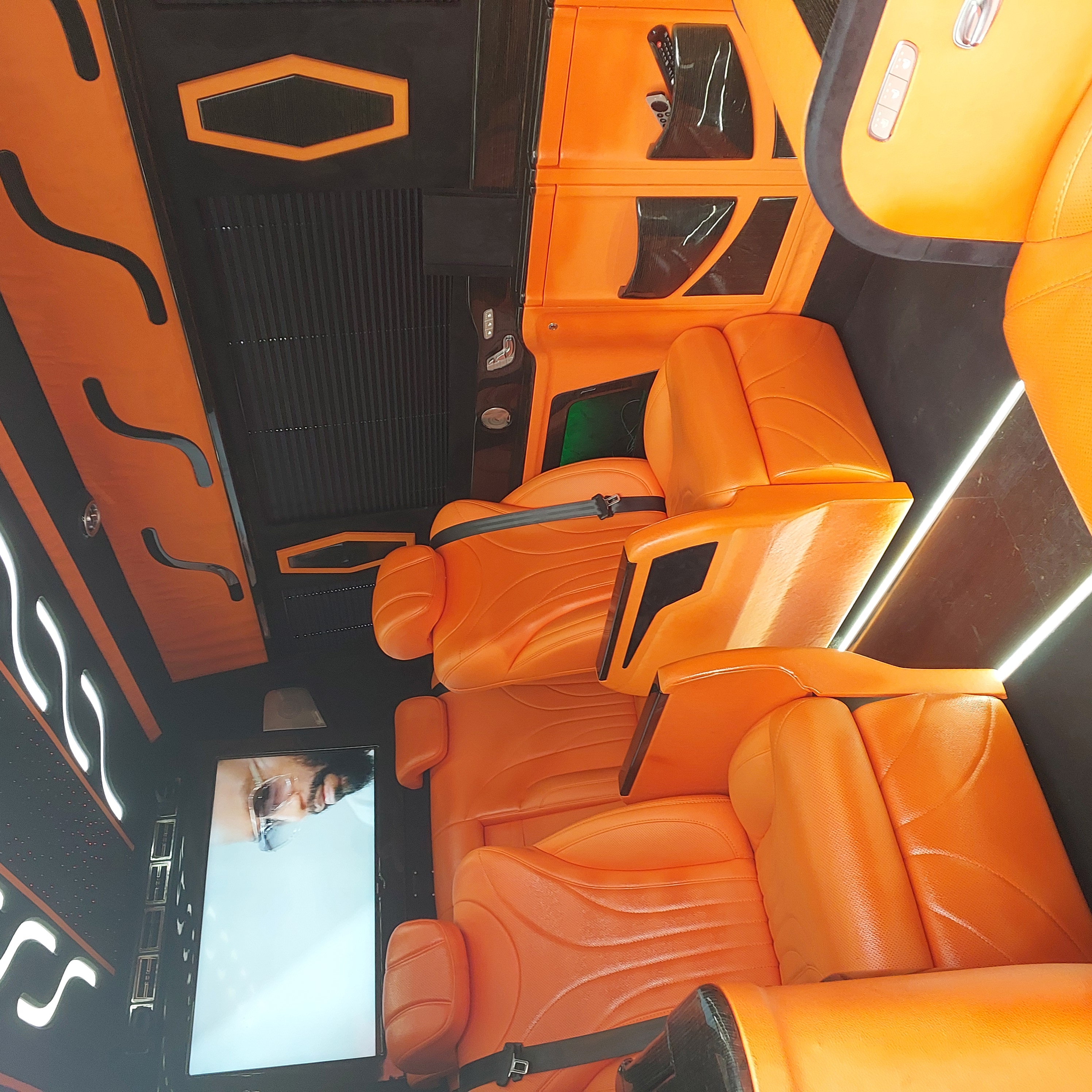 Location Sprinter 9 places. Location Vito 9 places prix. Mercedes Vito 9 places luxe. Location Vito