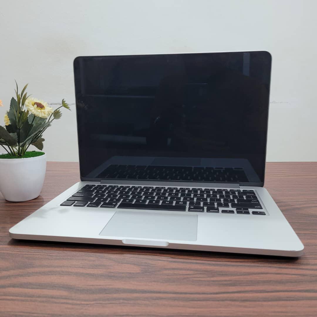 **MACBOOK PRO 2013 rétina* Écran *13.3** pouces Corei7 Ram 8giga SSD 256