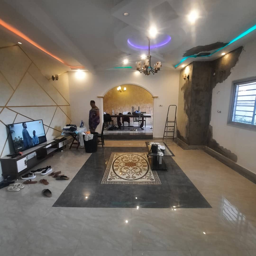 Villa avec eau chaude parking forage, magasin à Nkoabang 10eme arrêt. 4 chambres 4 douches ....