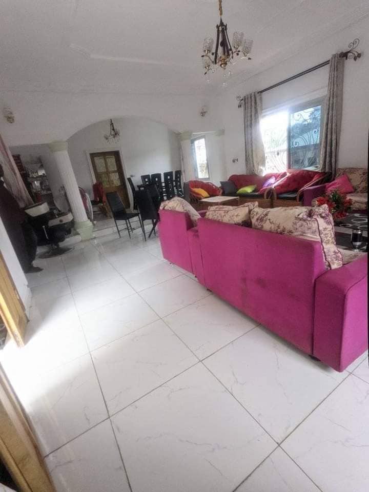 Vaste Appartement avec clim eau chaude parking forage à Awae Monti