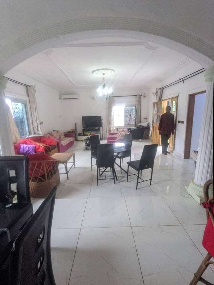 Vaste Appartement avec clim eau chaude parking forage à Awae Monti