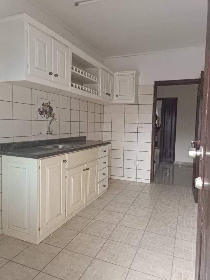 Bel appartement Eau chaude gardien parking forage à Ahala