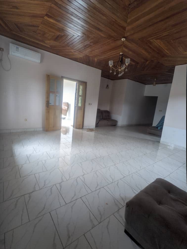 Vaste Appartement avec clim, parking forage à Awae Monti