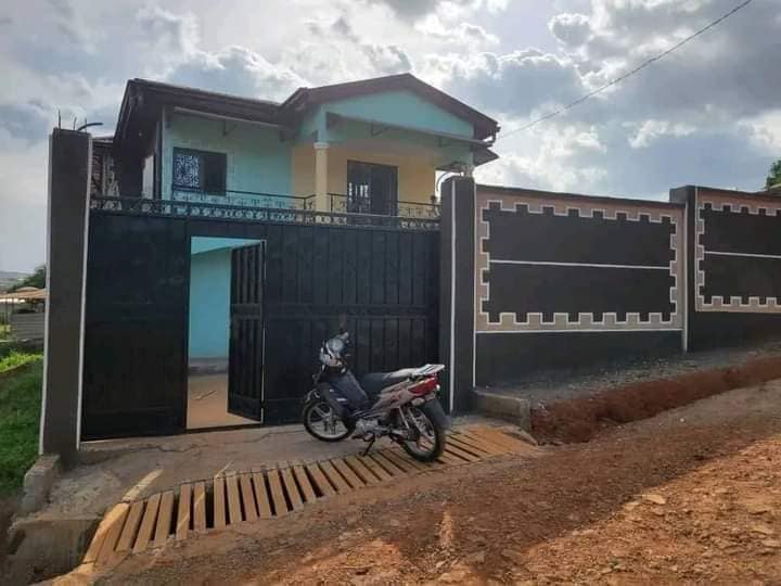 Joli duplex titré à vendre à Ekounou cefta