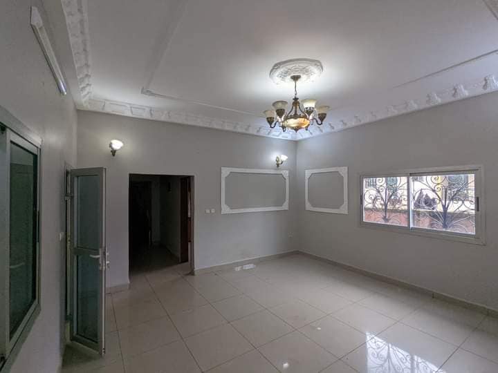 Appartement avec eau chaude, forage, prépayé parking à Santa Barbara. Moto 100F 2 chambres 2 douches