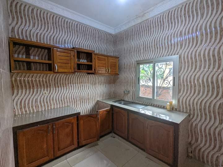 Appartement avec eau chaude, forage, prépayé parking à Santa Barbara. Moto 100F 2 chambres 2 douches