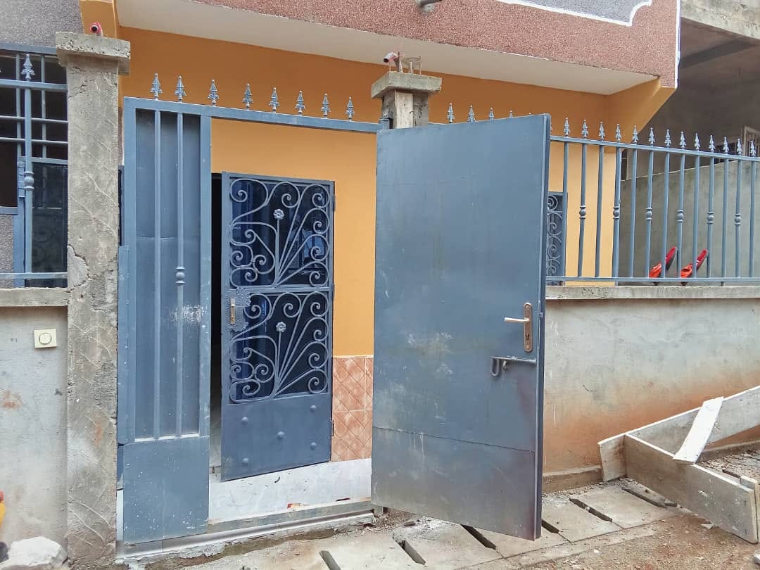 Appartement neuf avec parking forage à Damas Abom