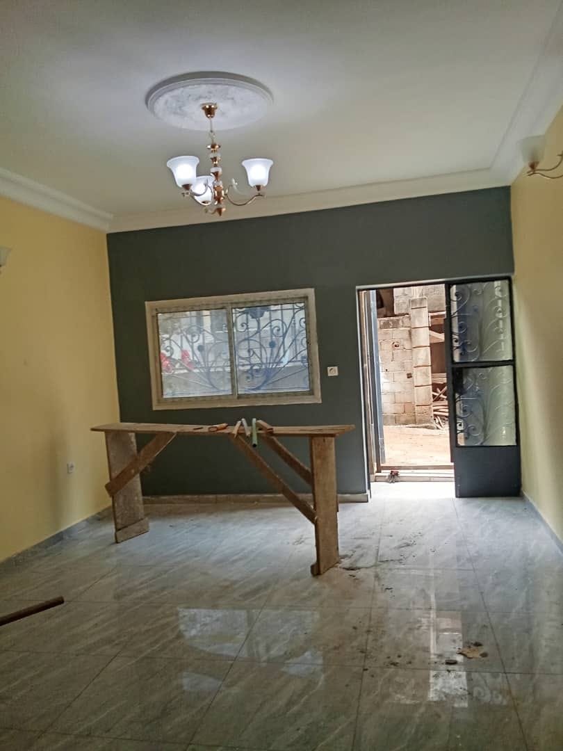 Appartement neuf avec parking forage à Damas Abom