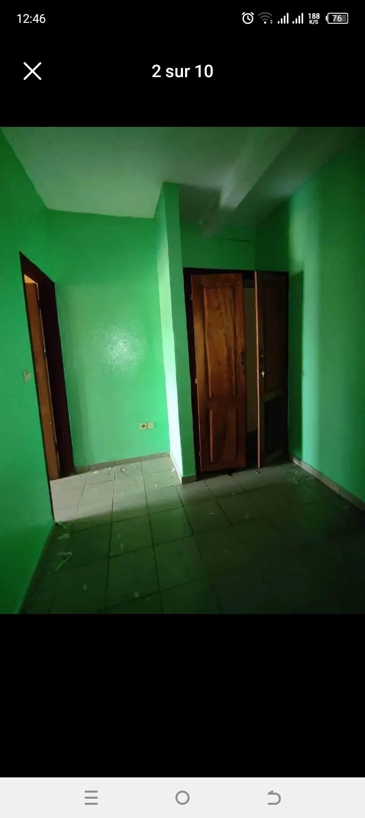 Studio staffé avec parking forage à Obili