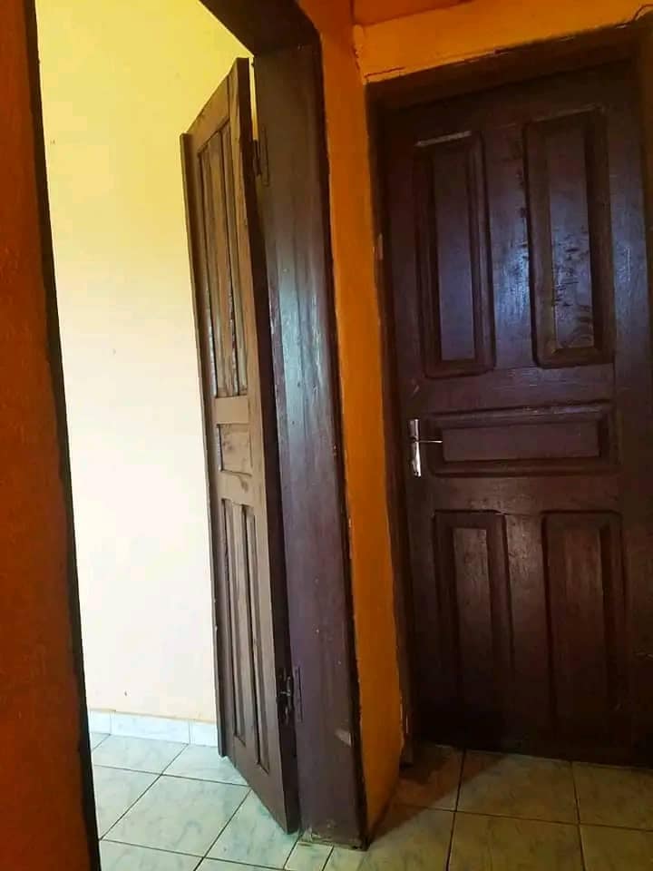 Appartement à Omnisports. 200m de la route 2 chambres 1 douche.