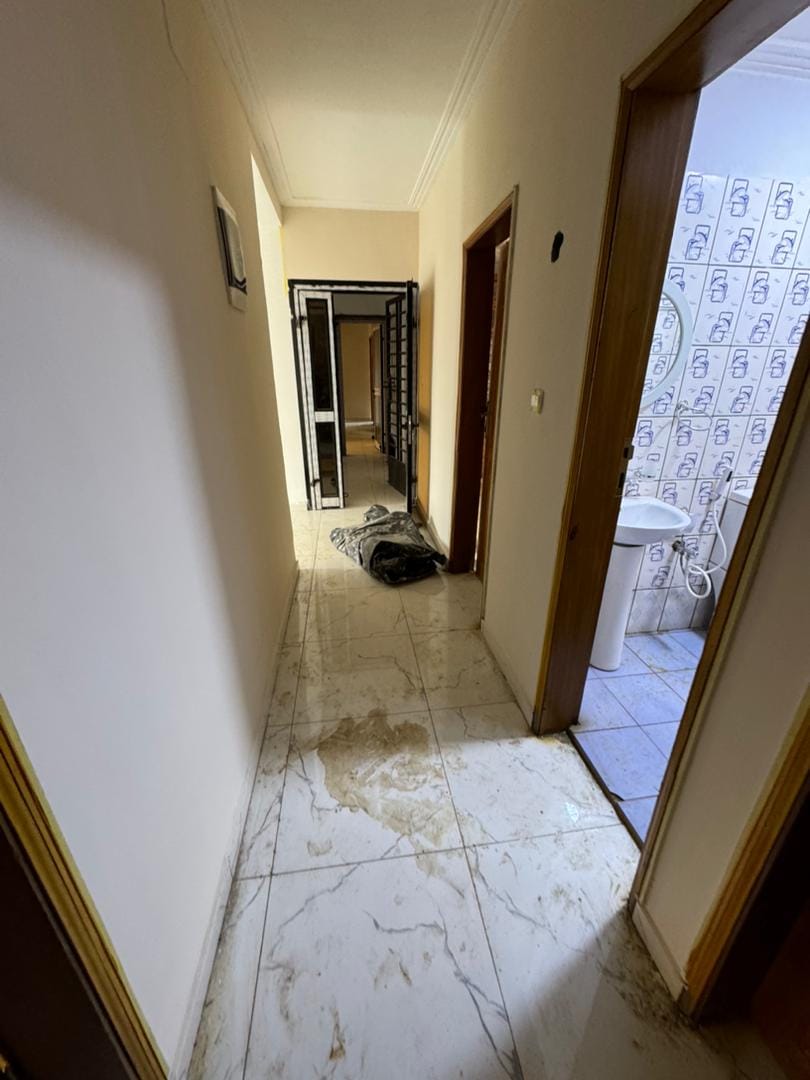 Bel Appartement haut standing avec parking forage à Simbock trois lampadaire. 2 chambres 2 douches..