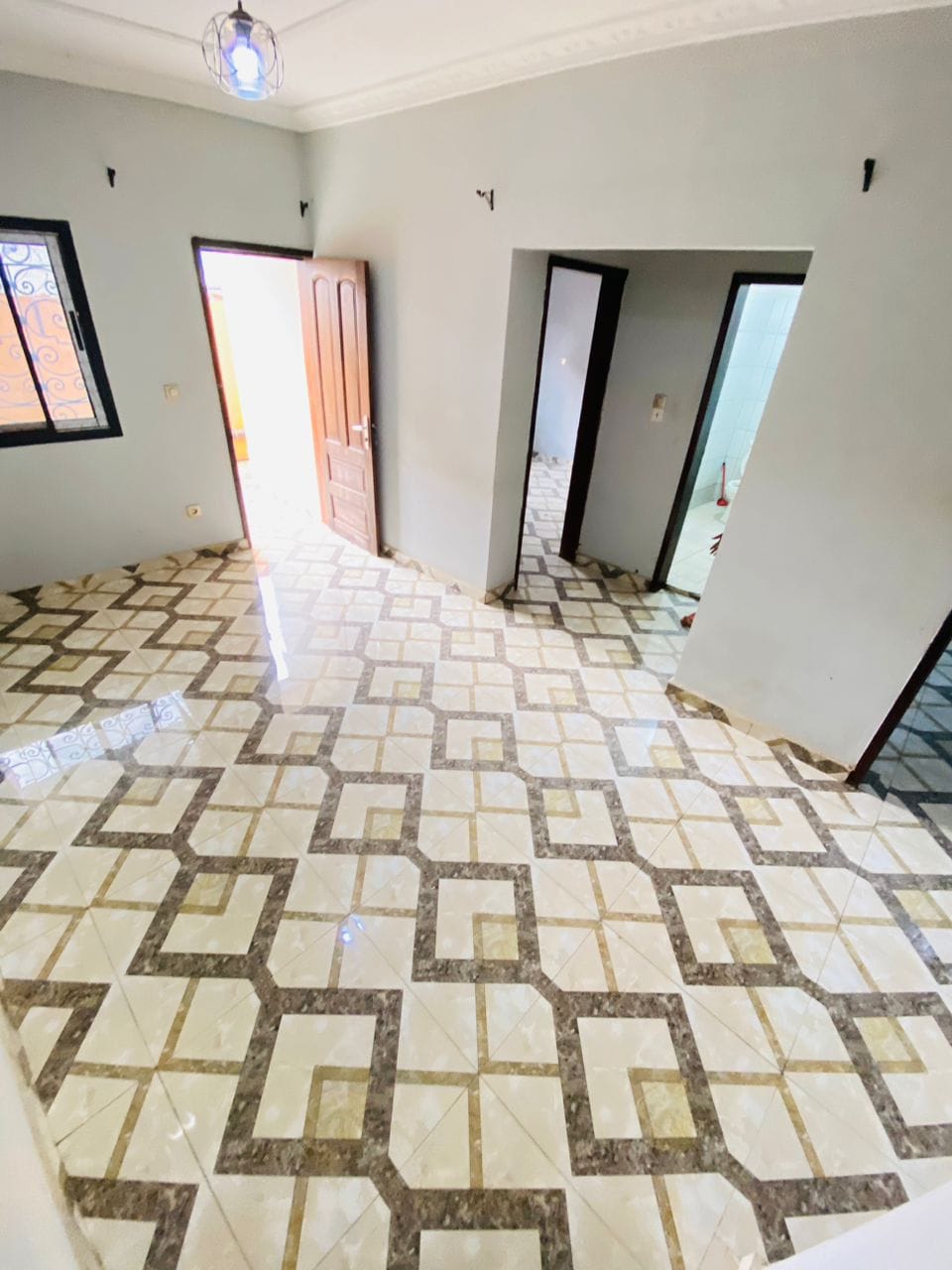 Beau studio avec parking forage à Emana borne fontaine accès goudronné