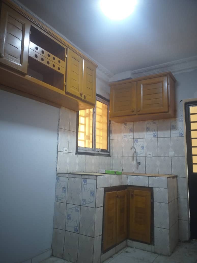 Immeuble de chambres neuves avec parking forage prépayé à Damas