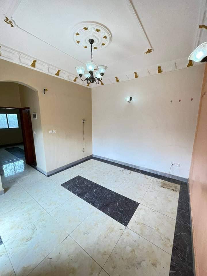 Studio neuf avec parking forage à Emana Moto 150f