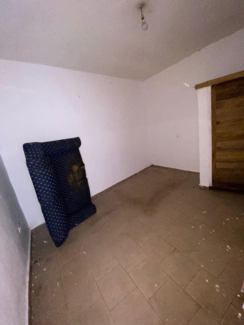 Chambre avec cuisine et placards à Ahala Diderot