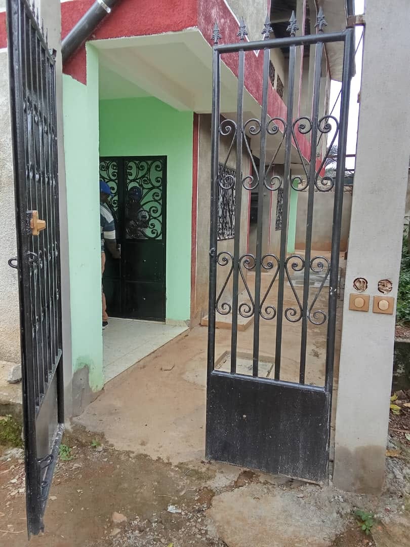 Appartement neuf avec parking forage à Simbock.Moto