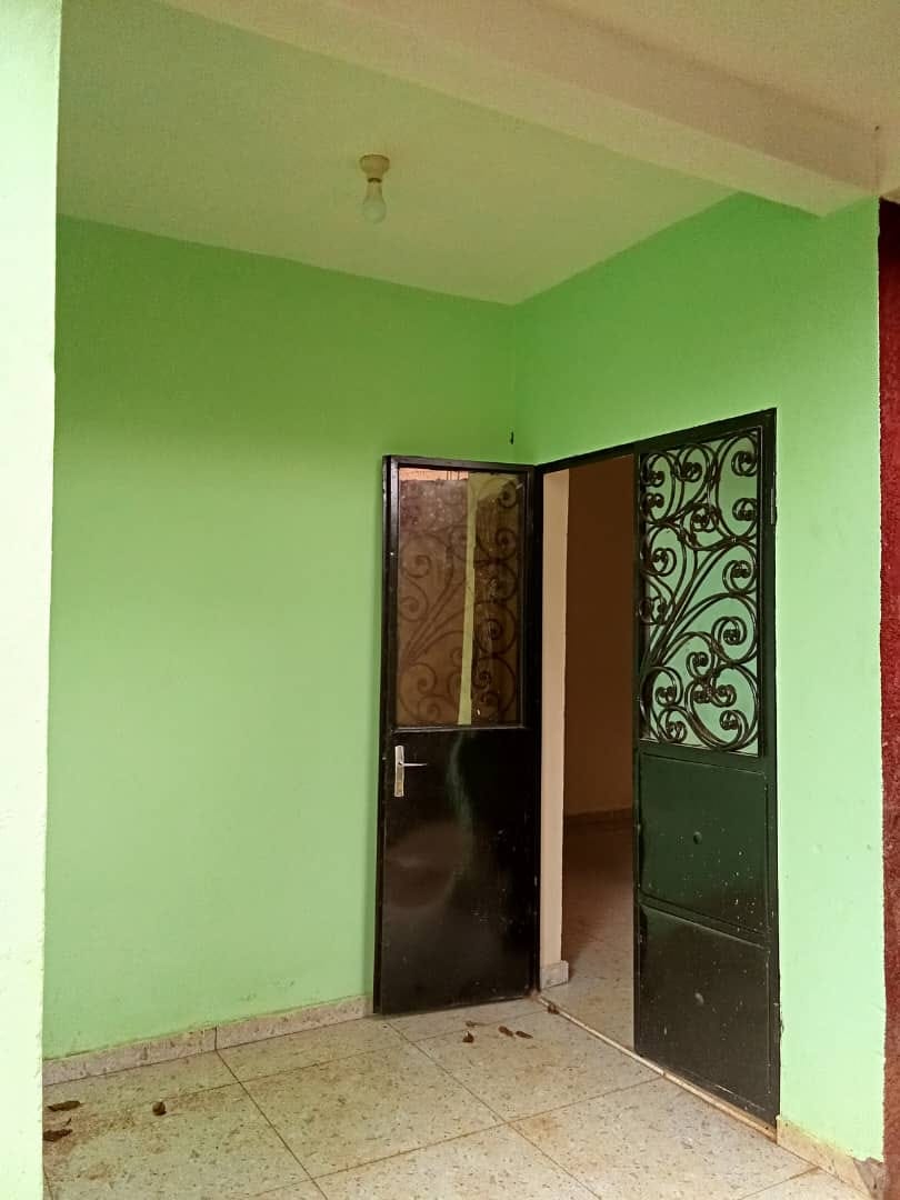 Appartement neuf avec parking forage à Simbock.Moto