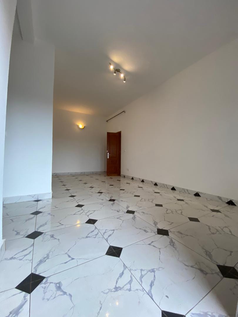 Beau Studio avec gardien parking forage à Ahala Diderot