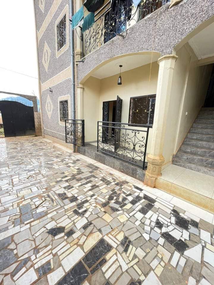 Studio neuf avec parking forage à Emana.