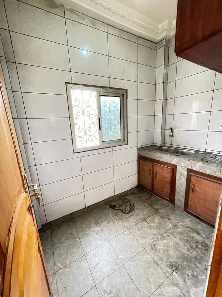 Studio neuf avec parking forage à Emana.