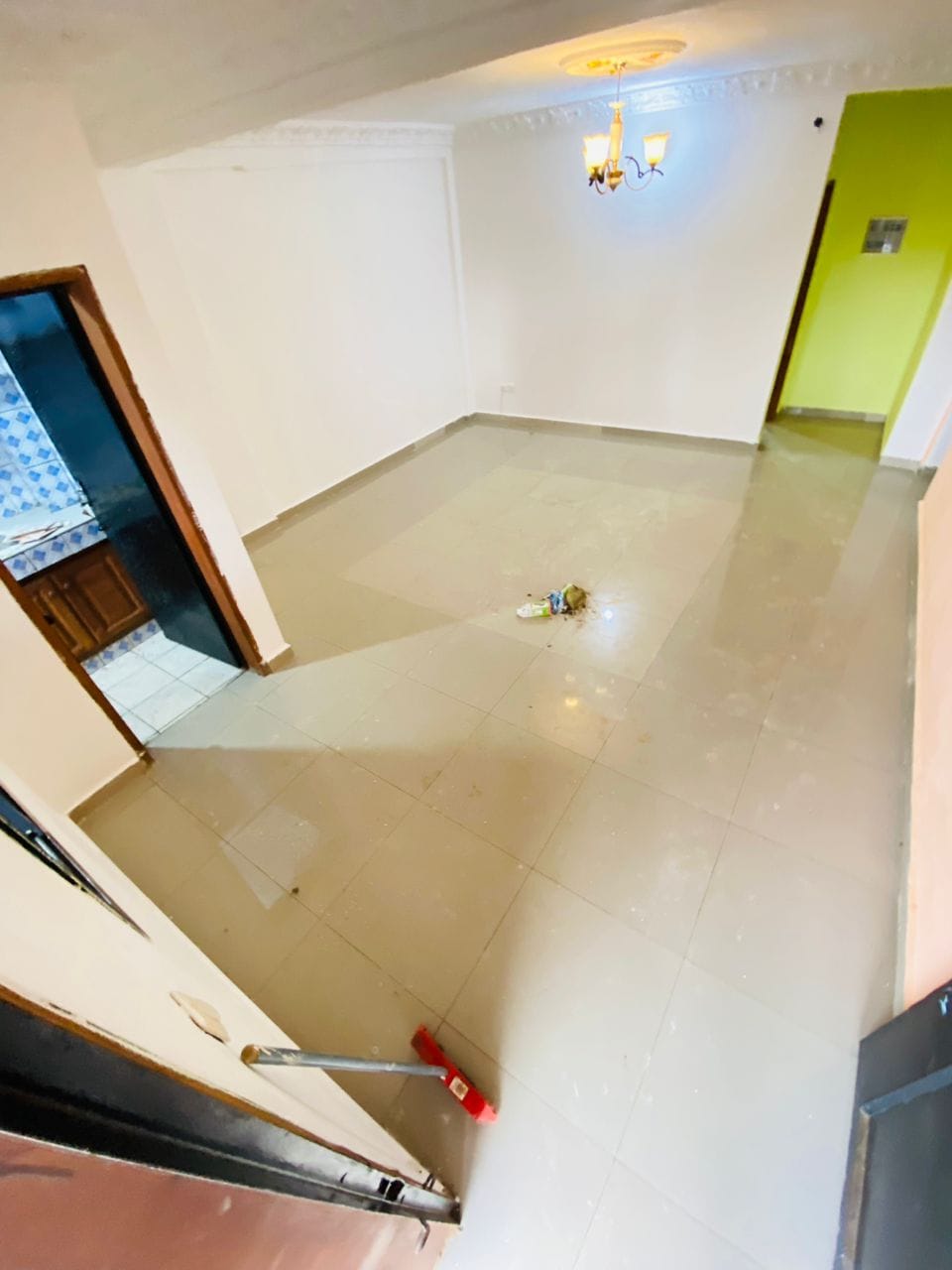 Studio classe avec parking à Emana borne fontaine moto 100f accès goudronné