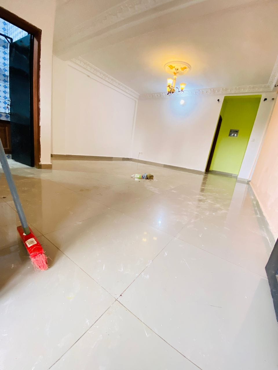 Studio classe avec parking à Emana borne fontaine moto 100f accès goudronné