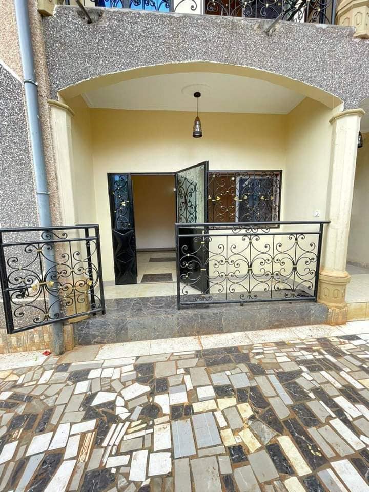 Studio neuf avec parking forage à Emana.